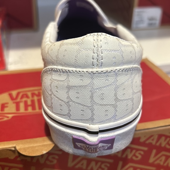 Never worn collectible vans, glow in the dark ghosts - Picture 4 of 5